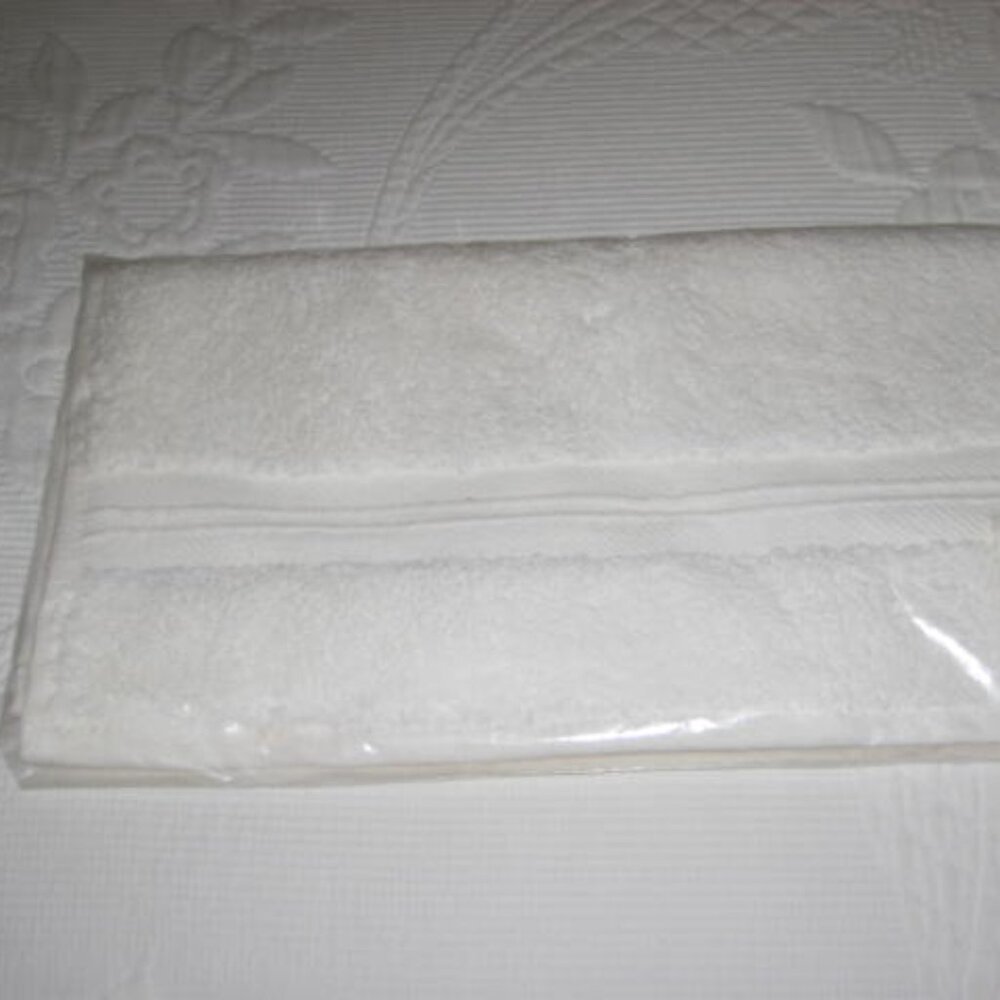 NWT Set of 2 Sundance Catalog Washcloths White in Package Cotton Made in Turkey